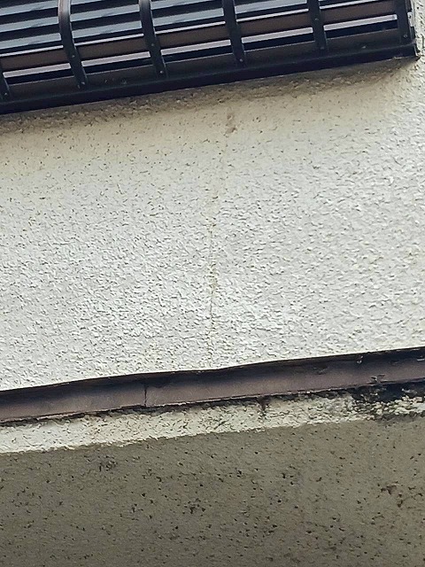 ひび割れが生じた外壁